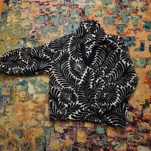 Fleece Loft Sweater- collar black and white pattern